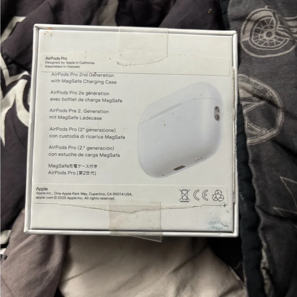 Apple Black Wireless Earbuds with Noise Cancellation
